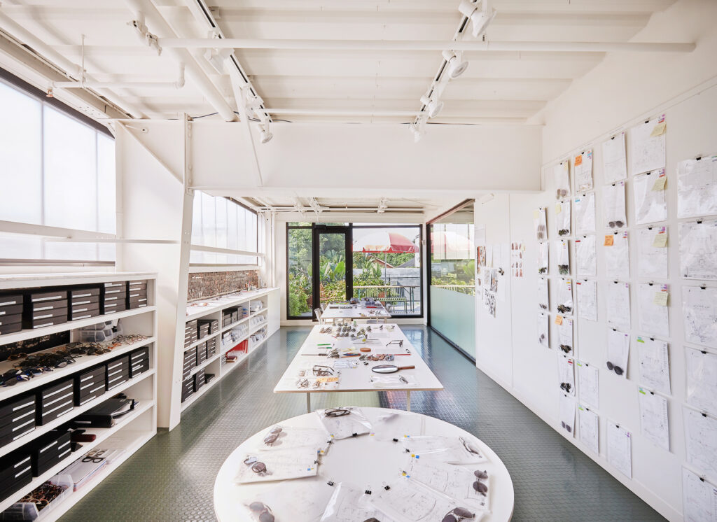 Spaces Hq01